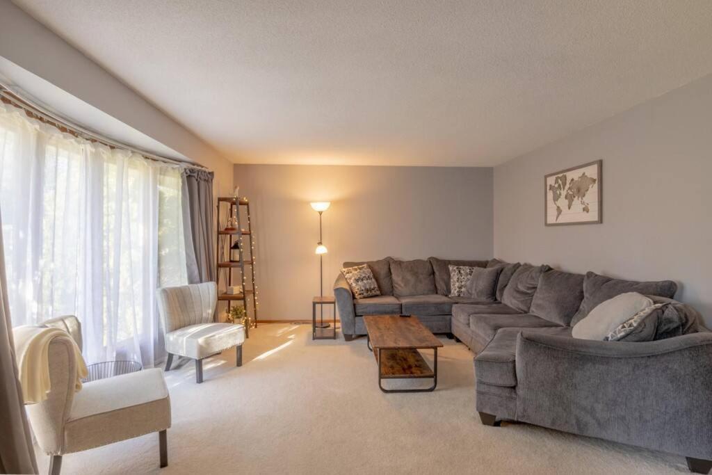 Family Home W/ 2 King, 2 Queen Beds + Game Room ベミジー エクステリア 写真