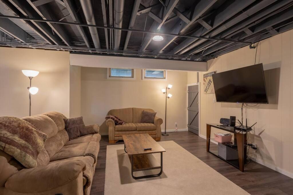 Family Home W/ 2 King, 2 Queen Beds + Game Room ベミジー エクステリア 写真